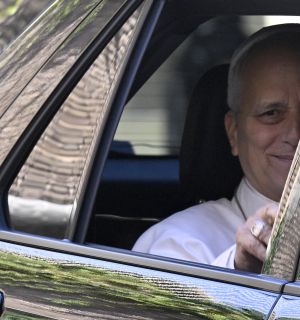 Le pape Léon XIV hospitalisé pour être opéré du poumon