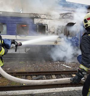 Kiev et Varsovie dénoncent une frappe russe sur un train à la frontière polonaise