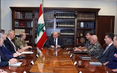 Aoun appelle à l’application stricte des lois et à l’interdiction des manifestations armées 