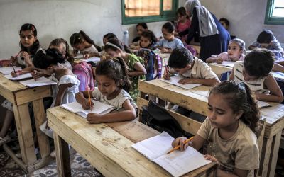 Gaza: des palettes transformées en pupitres