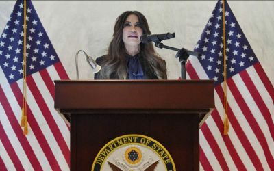 Trump limoge Kimberly Guilfoyle, son ambassadrice en Grèce