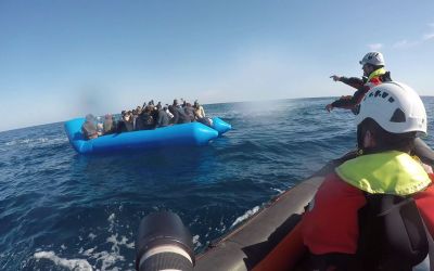 Grèce: un mort, 25 disparus dans le naufrage d'une embarcation de migrants