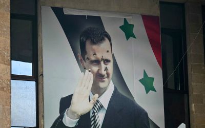 Cinq officiers de l'ère Assad arrêtés pour avoir bombardé des villes syriennes
