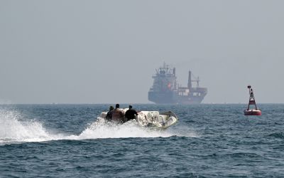 Deux membres d'équipage recherchés par Oman après l'attaque d'un pétrolier dans le détroit d'Ormuz