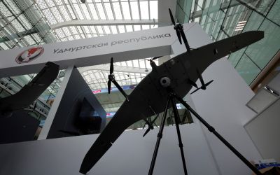 Zelensky: Des drones russes ont frappé le navire qui a pris feu en mer Noire