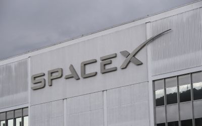 Premiers bénéfices pour SpaceX grâce au «cloud», Musk favorable à une fusion avec Tesla