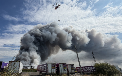 Russie: deux morts dans un crash de drone, un entrepôt de Wildberries en feu