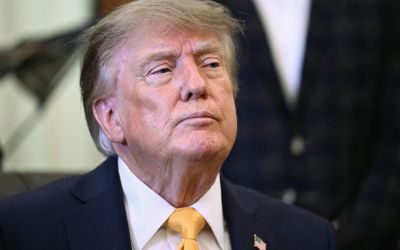 Le conflit entre Washington et Ottawa s'envenime: Trump interdit des produits canadiens