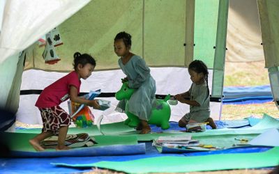 Népal: les enfants touchés par la crue, entre douleur et espoir