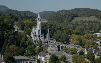 Visite du pape: derrière l'embellie des baptêmes de jeunes, une Église de France affaiblie