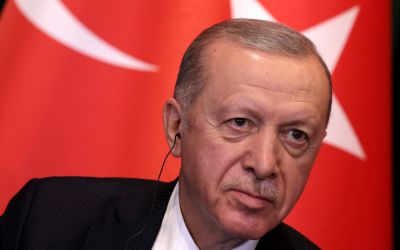 Turquie: Erdogan briguera un nouveau mandat lors d'une élection anticipée, affirme un conseiller