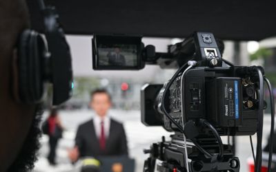Les grandes chaînes américaines solidaires de CNN, écartée de la Maison Blanche
