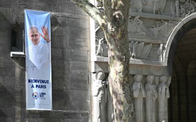 Le pape Léon XIV s'envole pour une première visite en France très attendue