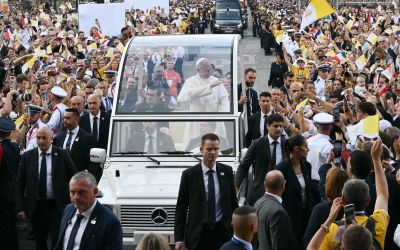 Début de la messe célébrée par Léon XIV devant 700.000 personnes à Paris