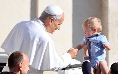 Le pape se réjouit de l'augmentation des baptêmes en France