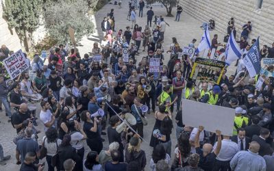 Israël: la justice invalide la décision d'exclure deux listes arabes des législatives