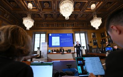 Le Nobel de physique récompense un Belge pour ses travaux sur les neutrinos