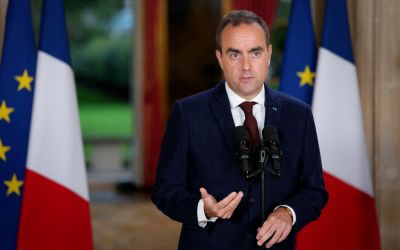 France: Lecornu joue l'apaisement avec les lycéens, veut faire baisser le prix de l'essence