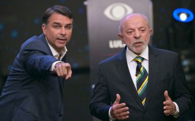 Brésil: Lula et Flavio Bolsonaro s'écharpent lors de leur premier débat