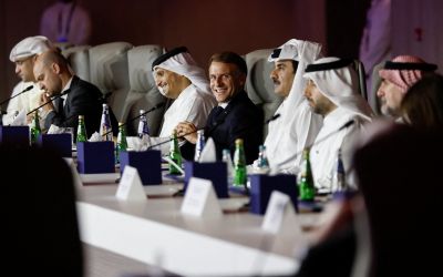 Macron atterrit à Riyad, étape surprise d'une tournée dans le Golfe