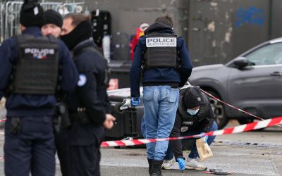 France: un homme tire en rafales, un mort et plusieurs blessés, l'antiterrorisme saisi
