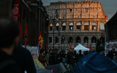 Italie: des milliers d'étudiants et de travailleurs défilent pacifiquement