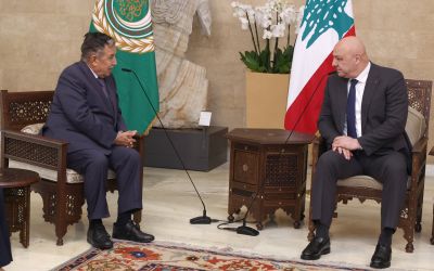 Aoun défend la voie diplomatique, la Ligue arabe soutient les négociations