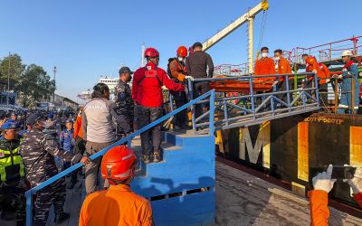 Naufrage d'un ferry en Indonésie: reprise des recherches de 129 personnes disparues