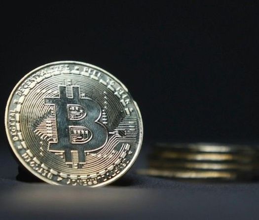 Le Bitcoin décroche un nouveau record avant de reprendre son souffle