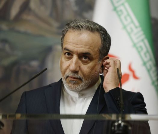 Araghchi se dit «étonné” du refus du chef de la diplomatie libanaise de se rendre à Téhéran