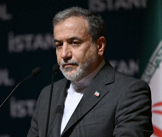 Le chef de la diplomatie iranienne accuse depuis Saint-Pétersbourg les États-Unis de l’échec des discussions au Pakistan