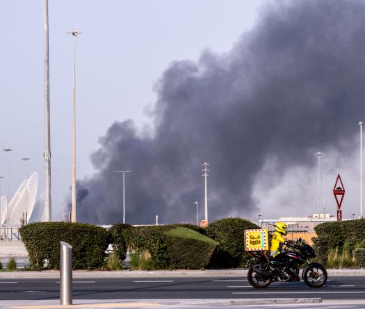 Les Émirats touchés par une nouvelle vague d'attaques, un mort à Abou Dhabi