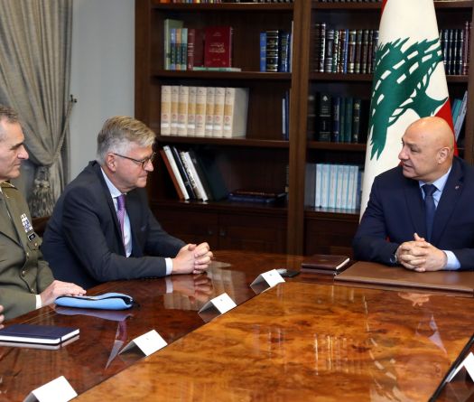Aoun réitère le soutien du Liban à la Finul, auprès de Lacroix 