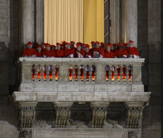 Les cardinaux emménagent au Vatican à la veille du conclave