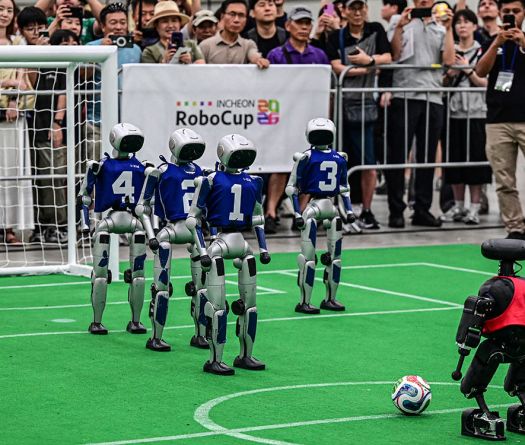 En Corée du Sud, des robots jouent au football