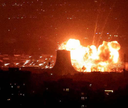 Iran: Cinq dépôts pétroliers frappés à Téhéran et ses environs dans la nuit