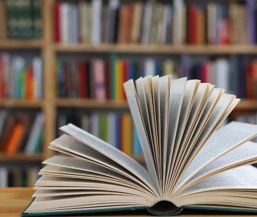 Les acteurs Tom Hanks et Keanu Reeves sortent leurs premiers romans