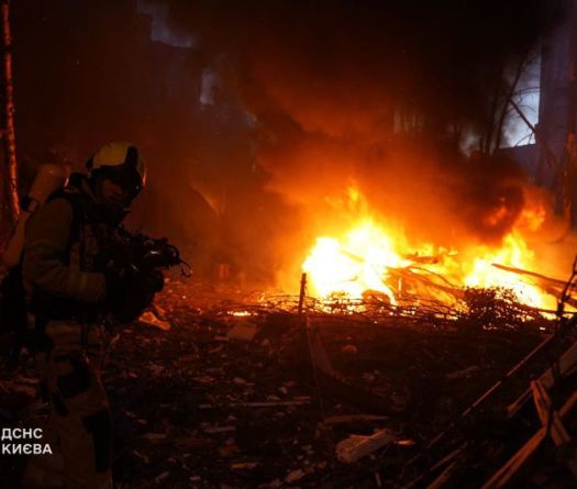 Nouvelle nuit d'attaques russes en Ukraine, au moins quatre morts