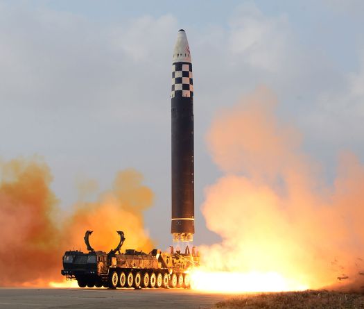 La Corée du Nord a procédé à un essai de missiles de croisière avant la visite de Trump au Sud