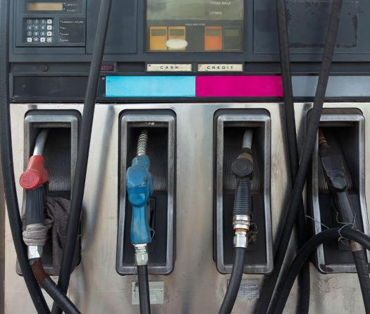 Le carburant flambe: quand l’État fait le plein… dans vos poches