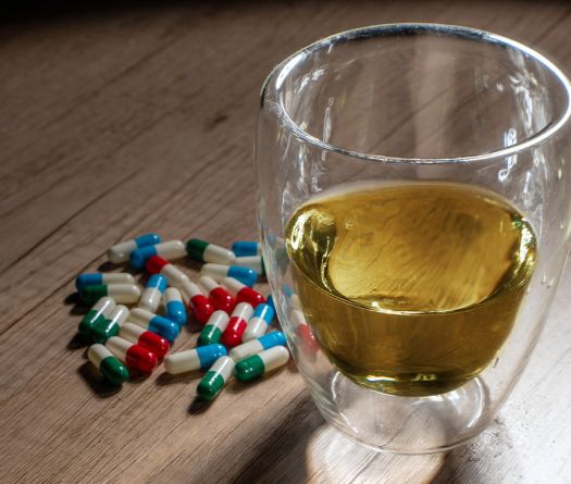 Ce que l’alcool fait en secret à vos médicaments