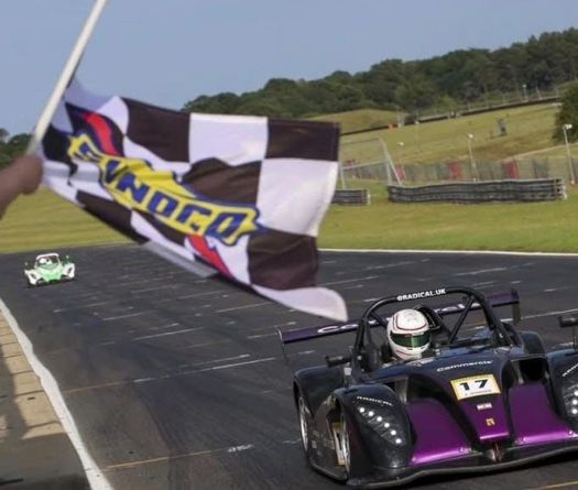 Auto – Stéphanie Hobeika rebondit et monte sur le podium à Snetterton