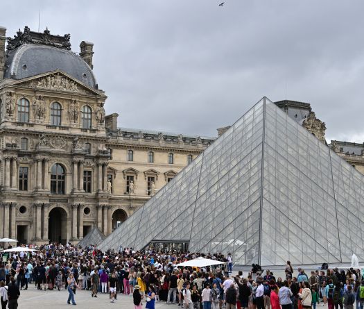 Fin de la grève au Louvre, le musée rouvre normalement