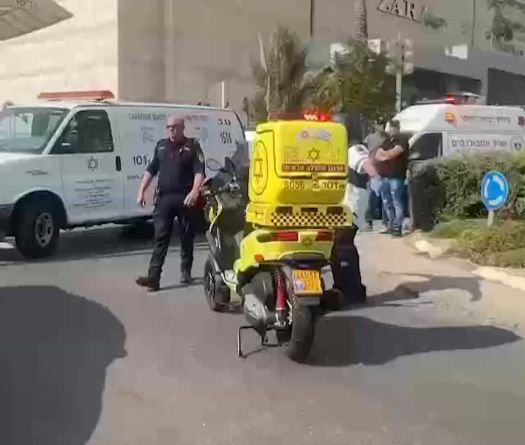 Israël: une femme tuée et dix blessés dans une attaque armée à Beersheva