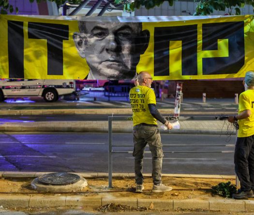 Trois arrestations après le tir de fusées éclairantes près du domicile de Netanyahou