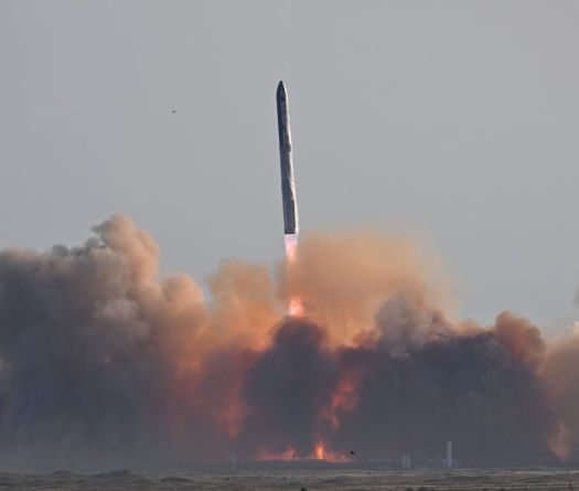 Devant Donald Trump, SpaceX échoue à rattraper sa fusée