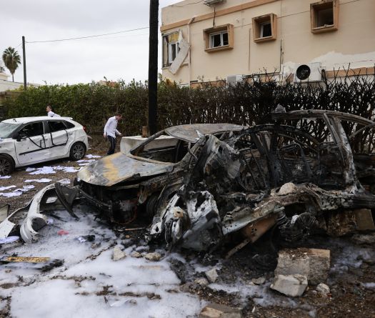 Pluie de projectiles sur Tel-Aviv, qui menace les “actifs” du gouvernement libanais