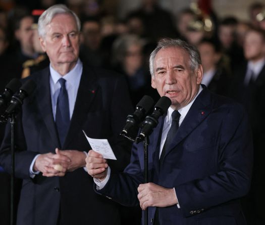 France: François Bayrou face à \