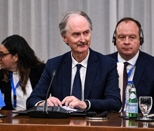 Arrivée de l'émissaire de l'ONU à Damas pour soutenir la transition en Syrie