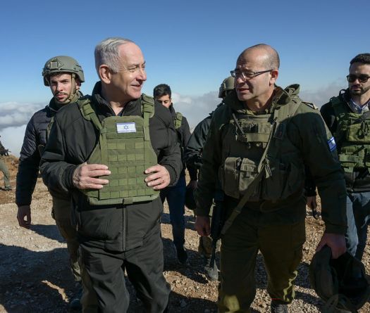 Netanyahou a rendu visite à des troupes israéliennes en Syrie au-delà de la ligne de démarcation